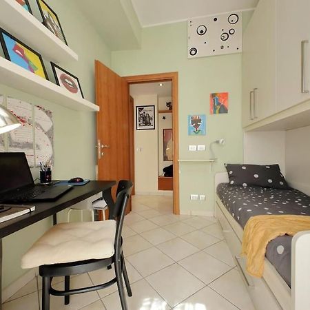Relax Rome With 2 Balconies - 2 Bedroom Flat, 3Rd Floor With Lift, High Comfort, Quite, A Walk From Urban Train Station Gemelli And Metro A Stops Battistini & Cornelia Connecting To Center In 20 Minutes, 2 Steps From Bus Stop, Cycle Path, Groceries Екстер'єр фото