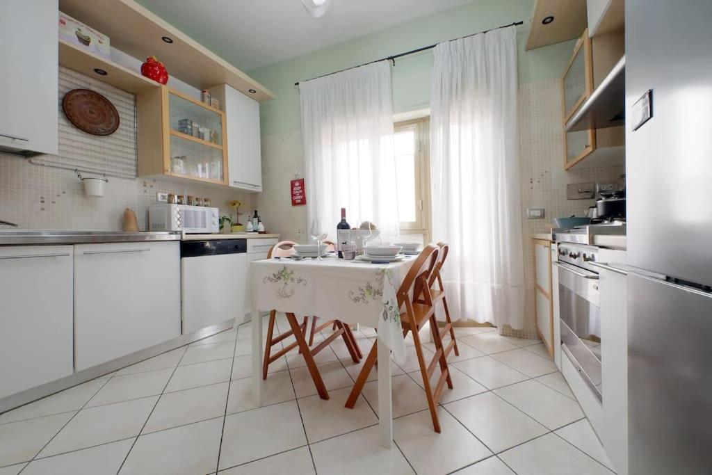 Relax Rome With 2 Balconies - 2 Bedroom Flat, 3Rd Floor With Lift, High Comfort, Quite, A Walk From Urban Train Station Gemelli And Metro A Stops Battistini & Cornelia Connecting To Center In 20 Minutes, 2 Steps From Bus Stop, Cycle Path, Groceries Екстер'єр фото