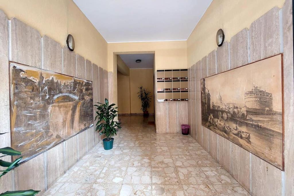 Relax Rome With 2 Balconies - 2 Bedroom Flat, 3Rd Floor With Lift, High Comfort, Quite, A Walk From Urban Train Station Gemelli And Metro A Stops Battistini & Cornelia Connecting To Center In 20 Minutes, 2 Steps From Bus Stop, Cycle Path, Groceries Екстер'єр фото