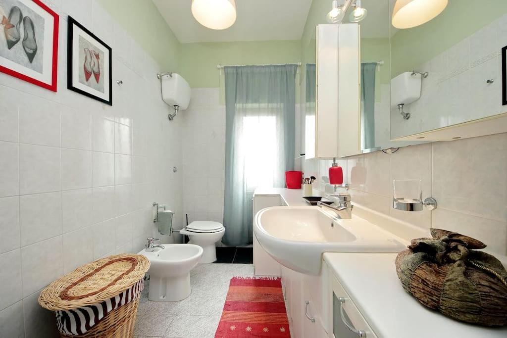 Relax Rome With 2 Balconies - 2 Bedroom Flat, 3Rd Floor With Lift, High Comfort, Quite, A Walk From Urban Train Station Gemelli And Metro A Stops Battistini & Cornelia Connecting To Center In 20 Minutes, 2 Steps From Bus Stop, Cycle Path, Groceries Екстер'єр фото