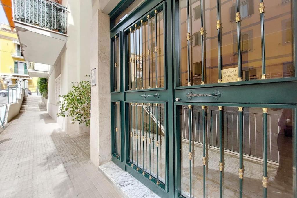 Relax Rome With 2 Balconies - 2 Bedroom Flat, 3Rd Floor With Lift, High Comfort, Quite, A Walk From Urban Train Station Gemelli And Metro A Stops Battistini & Cornelia Connecting To Center In 20 Minutes, 2 Steps From Bus Stop, Cycle Path, Groceries Екстер'єр фото