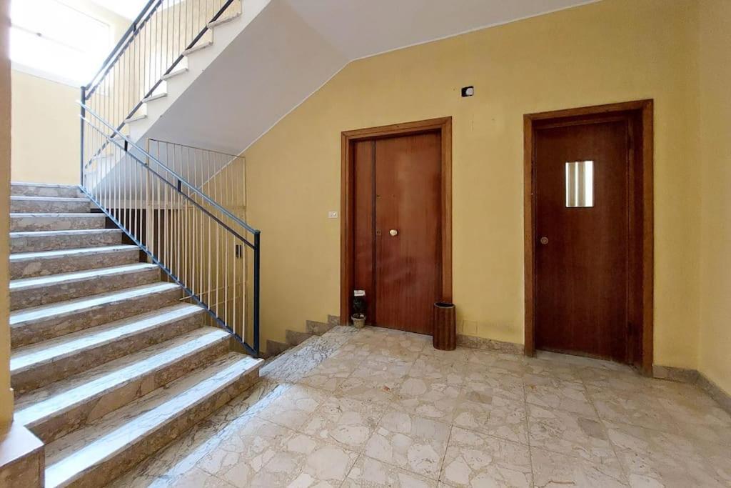 Relax Rome With 2 Balconies - 2 Bedroom Flat, 3Rd Floor With Lift, High Comfort, Quite, A Walk From Urban Train Station Gemelli And Metro A Stops Battistini & Cornelia Connecting To Center In 20 Minutes, 2 Steps From Bus Stop, Cycle Path, Groceries Екстер'єр фото